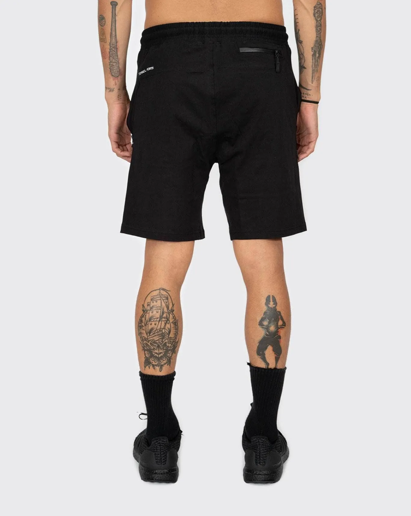 trainers v2 reigning tech stretch short tvrtss-blk