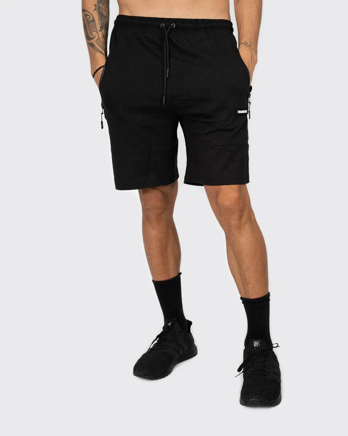 trainers v2 reigning tech stretch short tvrtss-blk